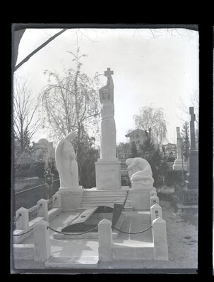 Mormântul lui Costin D. Nenițescu și al soției sale, Ecaterina Ciorănescu-Nenițescu, în Cimitirul Bellu