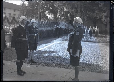 M.S. Regele Carol al II-lea și Teofil Sidorovici, primiți la un centru al Străjeriei de pe Valea Prahovei