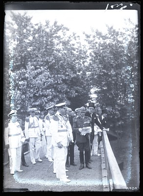 Majestatea Sa Regele Carol al II-lea traversează podul construit de Regimentul 2 Pionieri în cadrul serbării patronului regimentului