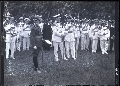 Majestatea Sa Regele Carol al II-lea, alături de generalul Paul Angelescu, la serbarea patronului Regimentului 2 Pionieri
