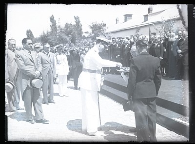 M.S. Regele Carol al II-lea, primit cu entuziasm în orașul Cetatea-Albă din Basarabia