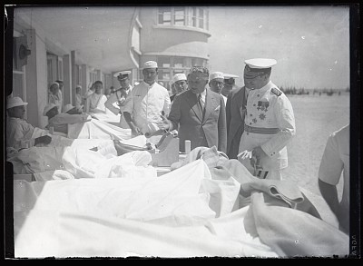 M.S. Regele Carol al II-lea în vizită la bolnavii Sanatoriului de Tuberculoză Osoasă din Bugaz