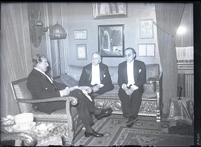 Ministrul de Externe turc Tevfik Rüştü Bey în cadrul unei întâlniri oficiale la ambasadă