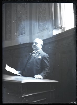 Dr. I. Andres, ministrul Industriei și Comerțului al Iugoslaviei, rostindu-și discursul