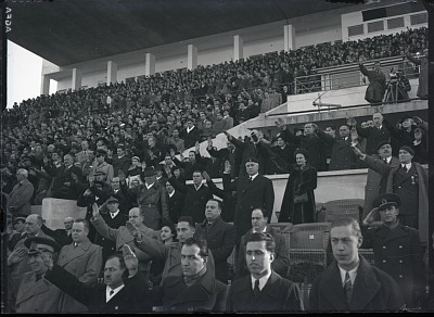 Dr. Wilhelm Fabricius, dr. Tichammer, Teofil Sidorovici și generalul Gabriel Marinescu în tribuna stadionului A.N.E.F.