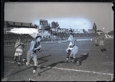 Meci de fotbal al F.C. Rapid pe stadionul A.N.E.F.