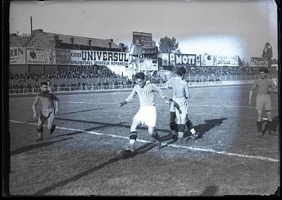 Meci de fotbal al F.C. Rapid pe stadionul A.N.E.F.