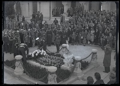 Wilhelm Fabricius și comandantul crucișătorului „Emden”, Paul Wever, la Mormântul Ostașului Necunoscut
