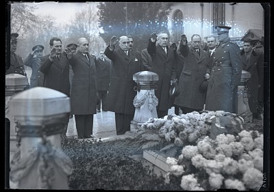 Primarul Capitalei, Alexandru Gh. Donescu, la Mormântul Ostașului Necunoscut, de Ziua Eroilor
