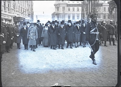 M.S. Carol al II-lea pe Calea Victoriei, în drum spre locul serbării Bobotezei