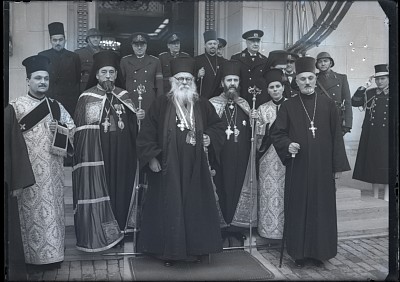 I.P. S. S. Patriarhul Nicodim Munteanu și noii Mitropoliți, după solemnitatea învestirii