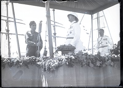 M. S. Regele Carol al II-lea rostind un discurs cu prilejul ceremoniei de botez a navei „Amiral Murgescu”