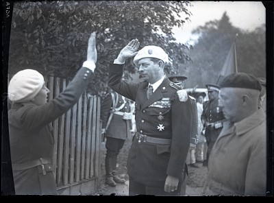M. S. Regele Carol al II-lea și A. S. R. Rudolf de Hohenzollern al II-lea a inspectat Centrele comandanților Străjeri de la Breaza și Predeal