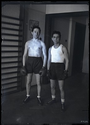 Doi pugiliști în perioada interbelică