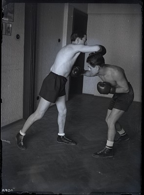 Doi pugiliști în perioada interbelică