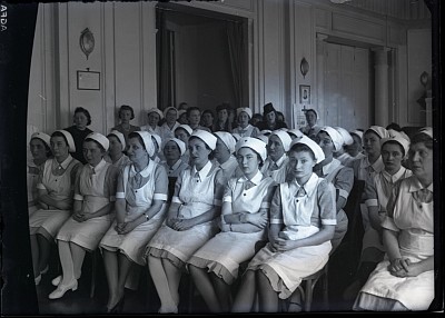 Solemnitate la Crucea Roșie: voluntarele auxiliare primesc certificatele de absolvire