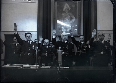 Concursul Național al Grâului în prezența președintelui Consiliului de Miniștri C. Argetoianu și a ministrului C. Giurescu, toți cei prezenți făcând salutul