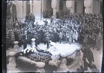 Wilhelm Fabricius și comandantul crucișătorului „Emden”, Paul Wever, la Mormântul Eroului Necunoscut