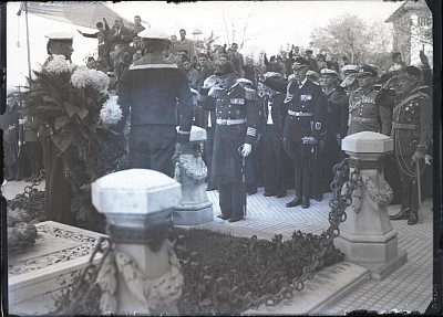 Wilhelm Fabricius și comandantul crucișătorului „Emden”, Paul Wever, la Mormântul Eroului Necunoscut