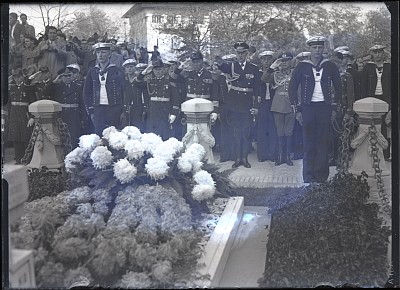 Wilhelm Fabricius și comandantul crucișătorului „Emden”, Paul Wever, la Mormântul Eroului Necunoscut