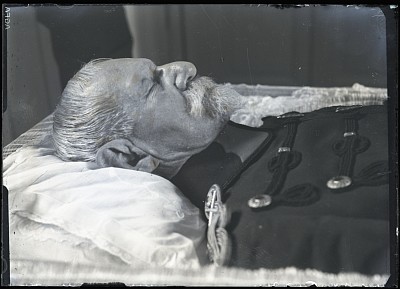 Mareșalul Alexandru Averescu pe catafalc