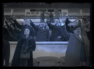 Dr. Wilhelm Fabricius, dr. Tichammer, Teofil Sidorovici și generalul Gabriel Marinescu în tribuna stadionului A.N.E.F.