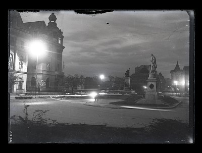 Piața Universității și Palatul Universității noaptea