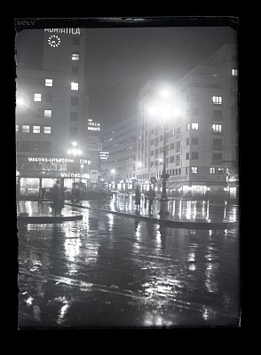 Blocul „Adriatica” văzut din Piața Teatrului