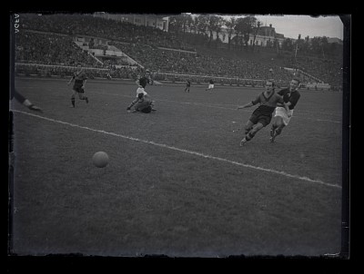 Meci de fotbal între România-Ungaria pe Stadionul O.N.E.F.