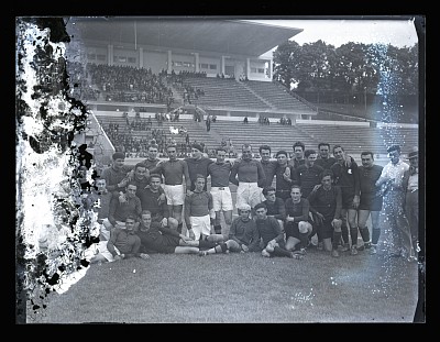 Echipe de rugby ale universitarilor înaintea competiției dedicate sportului universitar pe Stadionul O.N.E.F.