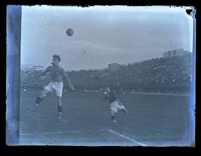 Fază din timpul meciului de fotbal dintre România - Iugoslavia, Divizia B, pe Stadionul din Giulești