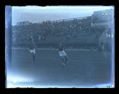 Fază din timpul meciului de fotbal dintre România - Iugoslavia, Divizia B, pe Stadionul din Giulești