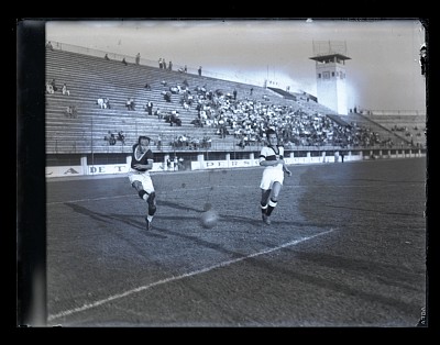 Fază dintr-un meci de fotbal pe Stadionul A.N.E.F.