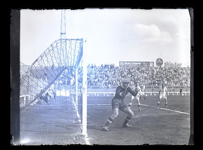 Meci de fotbal dintre Ripensia Timișoara și Admira Austria pe Stadionul Venus