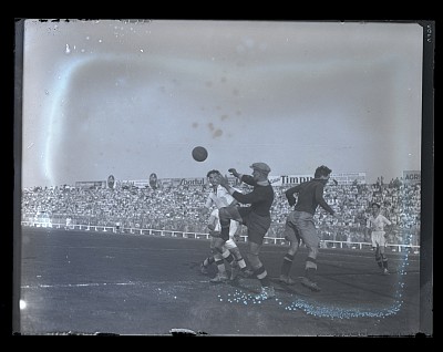 Meci de fotbal dintre Ripensia Timișoara și Admira Austria pe Stadionul Venus