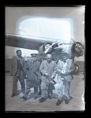 Prințul George-Valentin Bibescu pe aeroportul Băneasa, la întoarcerea în țară