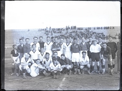 Meci amical de fotbal între Venus București și F.C. Rapid pe Stadionul A.N.E.F.