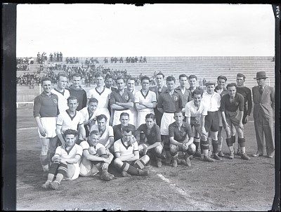 Meci amical de fotbal între Venus București și F.C. Rapid pe Stadionul A.N.E.F.