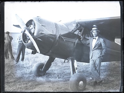 Aviatorul Al. Ulman și Bâzu Cantacuzino pe aeroportul Băneasa