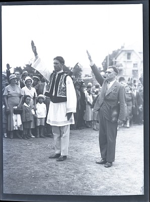 Corneliu Zelea Codreanu și Gheorghe Clime la o manifestație a extremei drepte