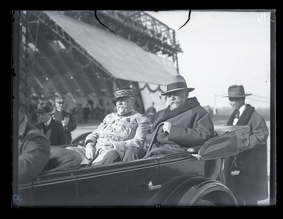 General Henri Berthelot alături de Ion I. C. Brătianu în trăsură