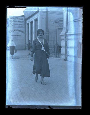 Femeie pe stradă