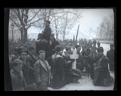 Depunerea unei cruci la Mormântul Ostașului Necunoscut din Parcul Carol I