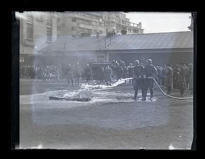 Demonstrație a pompierilor contra incendiilor