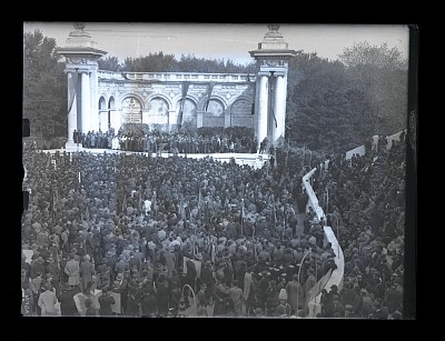 Adunare populară la Arenele Romane