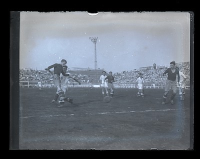 Fază dintr-un meci de fotbal