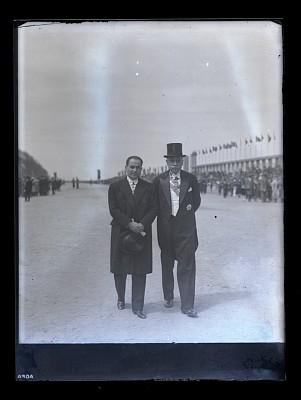 Primarul Capitalei Alexandru Donescu alături de Mitiță Constantinescu la Parada de 10 Mai