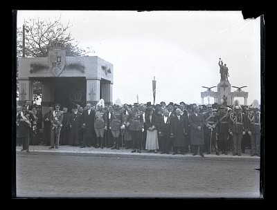 Inaugurarea Monumentului Eroilor la Drobeta-Turnu Severin în prezența Regelui Carol al II-lea