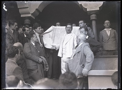 Ion Mihalache alături de alte personaje masculine