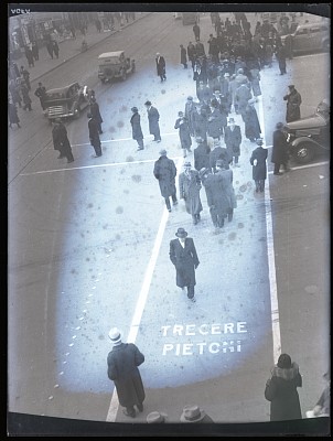 Pietoni circulând regulamentar